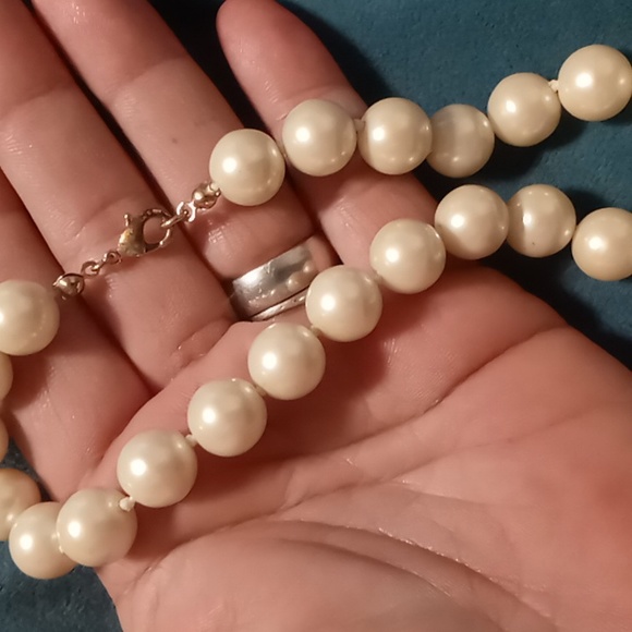 Oversized weighted faux pearl collar necklace 14 + 3 with extender long. - Picture 2 of 4